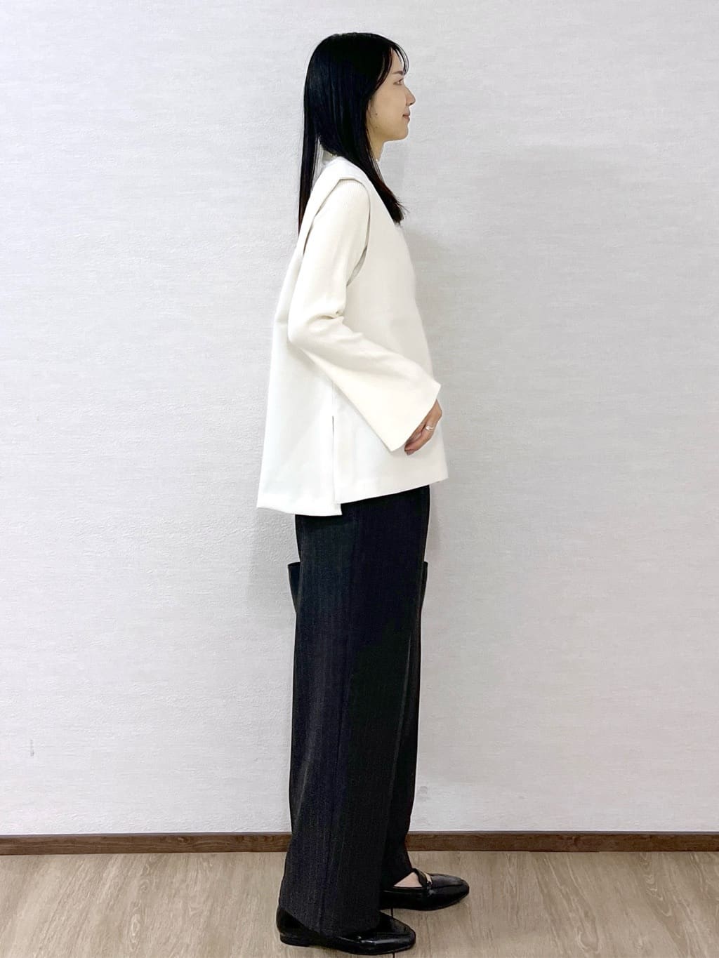 sachikoさんの「OPAQUE.CLIP｜ピンストライプイージーワイドパンツ【吸湿発熱／ストレッチ／洗濯機OK】」を使ったコーディネート