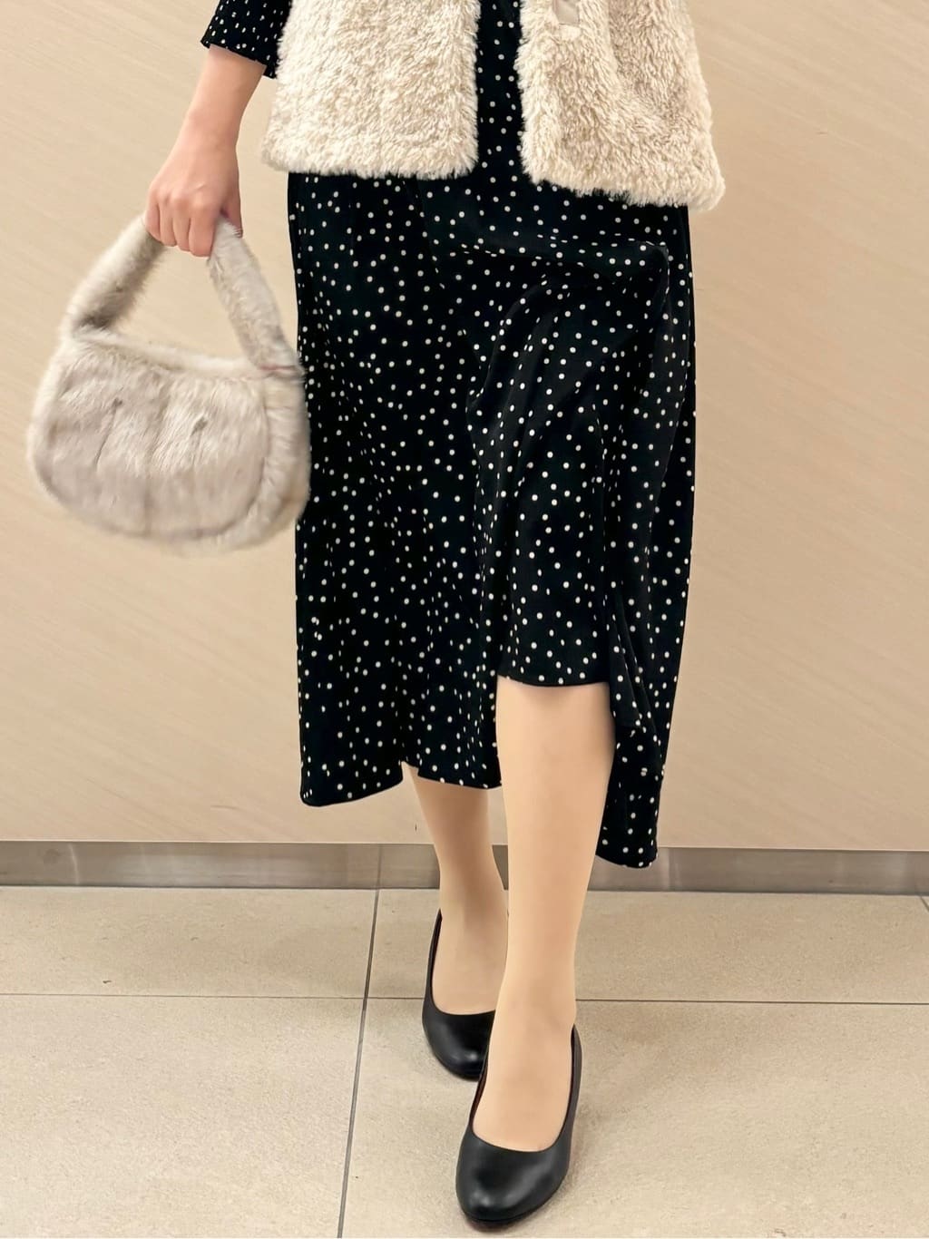 Rinaさんの「DRESSTERIOR｜◆コンパクトフェイクファーバッグ」を使ったコーディネート