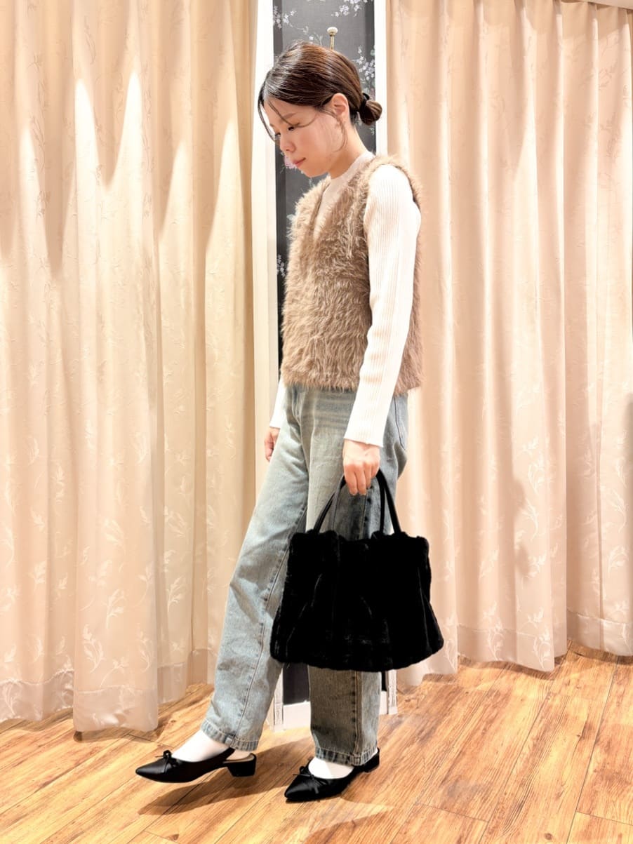 りぃさんの「SHOO･LA･RUE｜【高レビュー/2点セット】着るだけでコーデが決まる フェザーニットベスト&times;リブニット」を使ったコーディネート