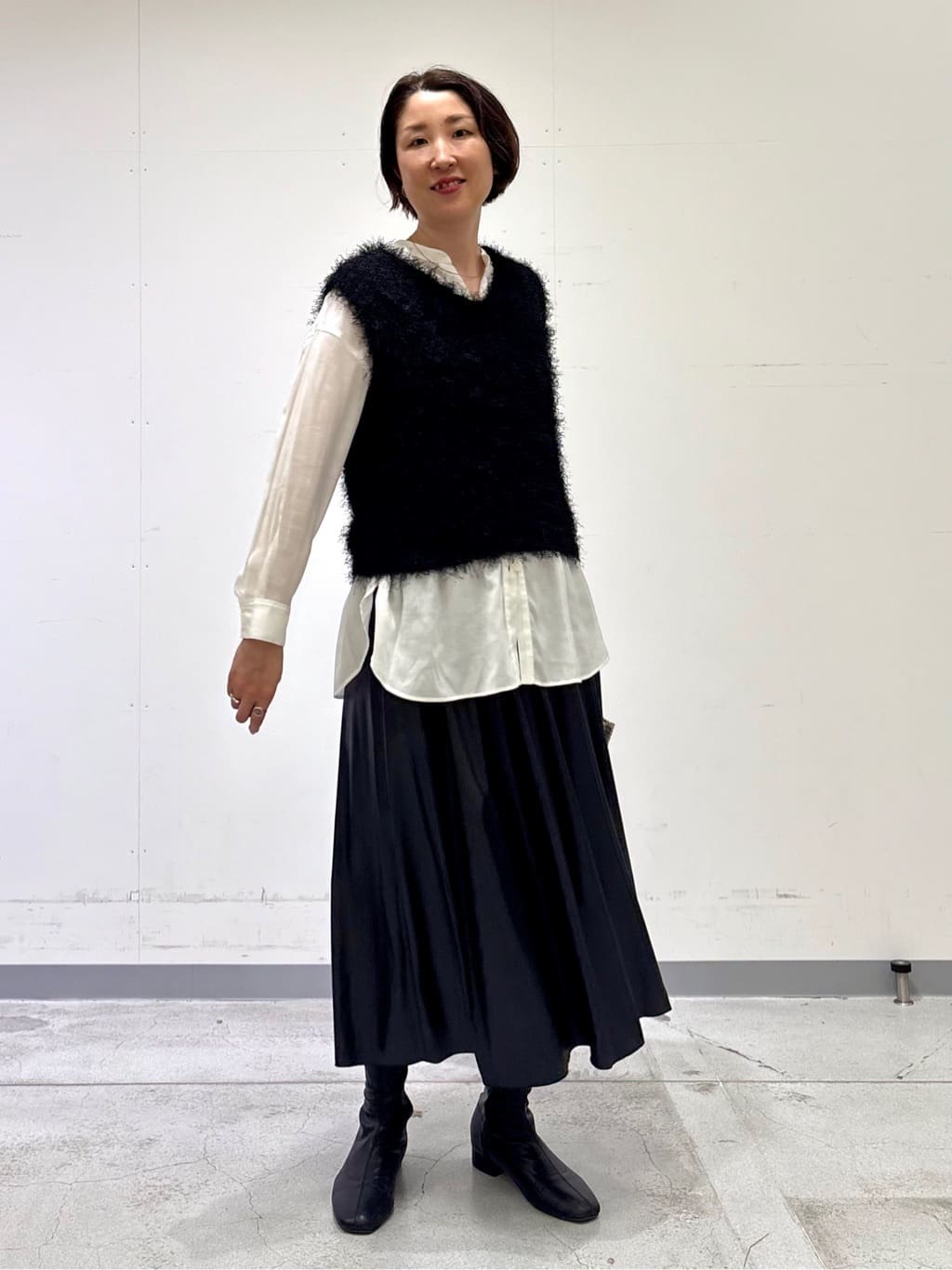yuriさんの「INDIVI｜【きれいめ／ラメ】シャイニーローン ドレーピーブラウス」を使ったコーディネート