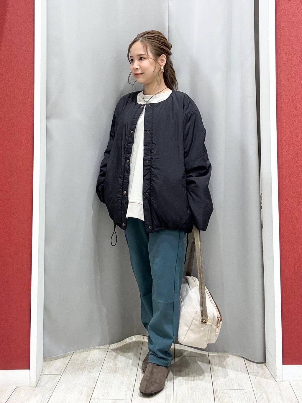 shioさんの「SHOO･LA･RUE｜【洗濯機可/撥水/リバーシブル】 ノーカラー中綿ブルゾン」を使ったコーディネート