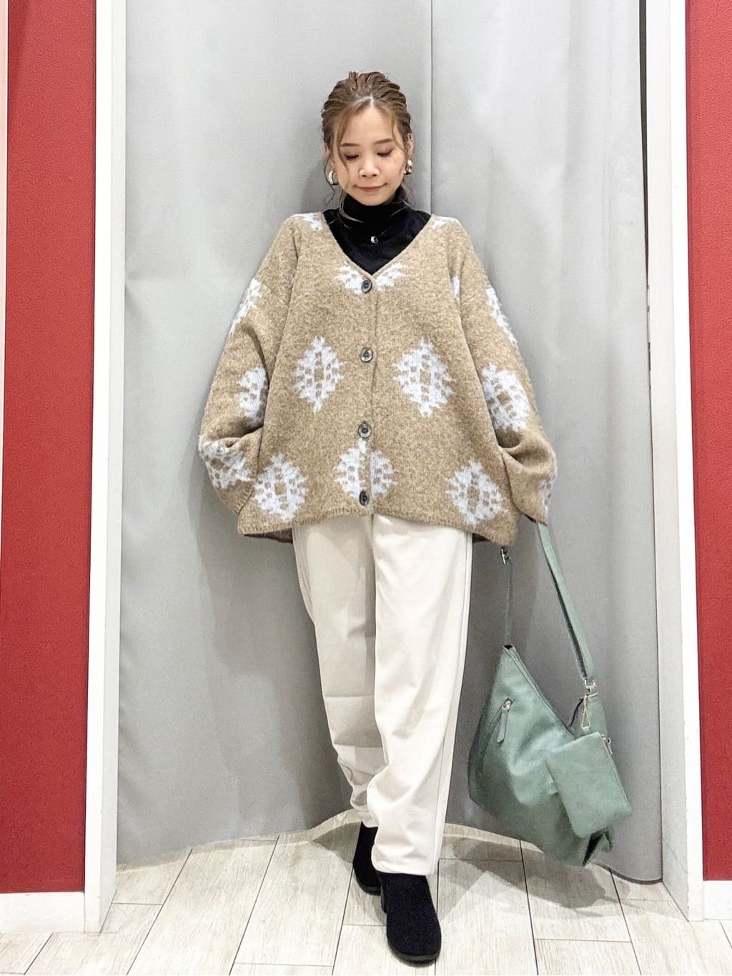 shioさんの「SHOO･LA･RUE｜羽織るだけでスタイリングの主役に 起毛柄カーディガン」を使ったコーディネート