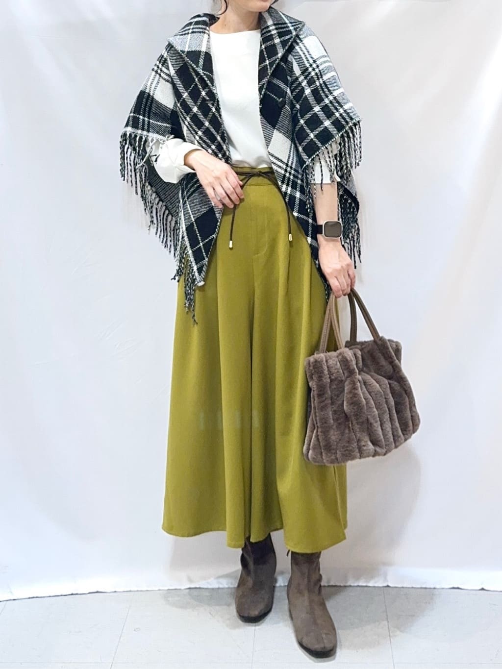 𝐇𝐢𝐫𝐨𝐦𝐢さんの「SHOO･LA･RUE｜【S-LL】大人のデイリースタイルに お袖タック フェイクパール付きトップス」を使ったコーディネート