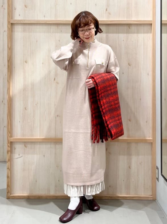 nakoさんの「THE SHOP TK｜1枚でこなれ見え ハーフZIPワンピース【毛玉になりにくい/静電気防止/洗濯機OK】」を使ったコーディネート