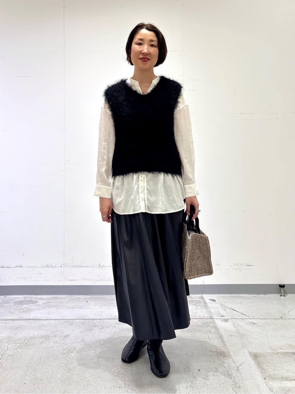 yuriさんの「INDIVI｜【きれいめ／ラメ】シャイニーローン ドレーピーブラウス」を使ったコーディネート