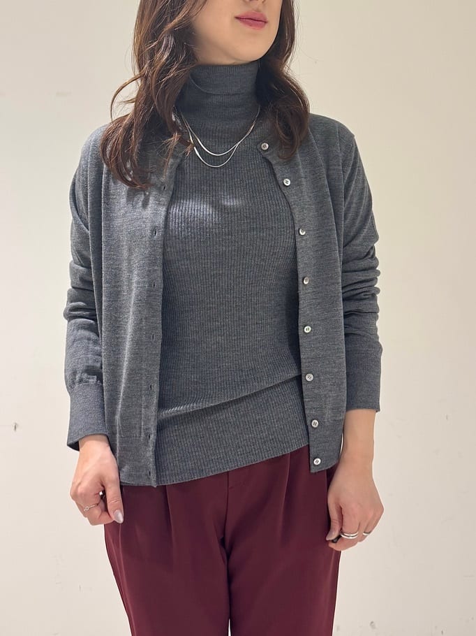 そんさんの「INDIVI｜【洗える】ハイゲージニットカーディガン」を使ったコーディネート