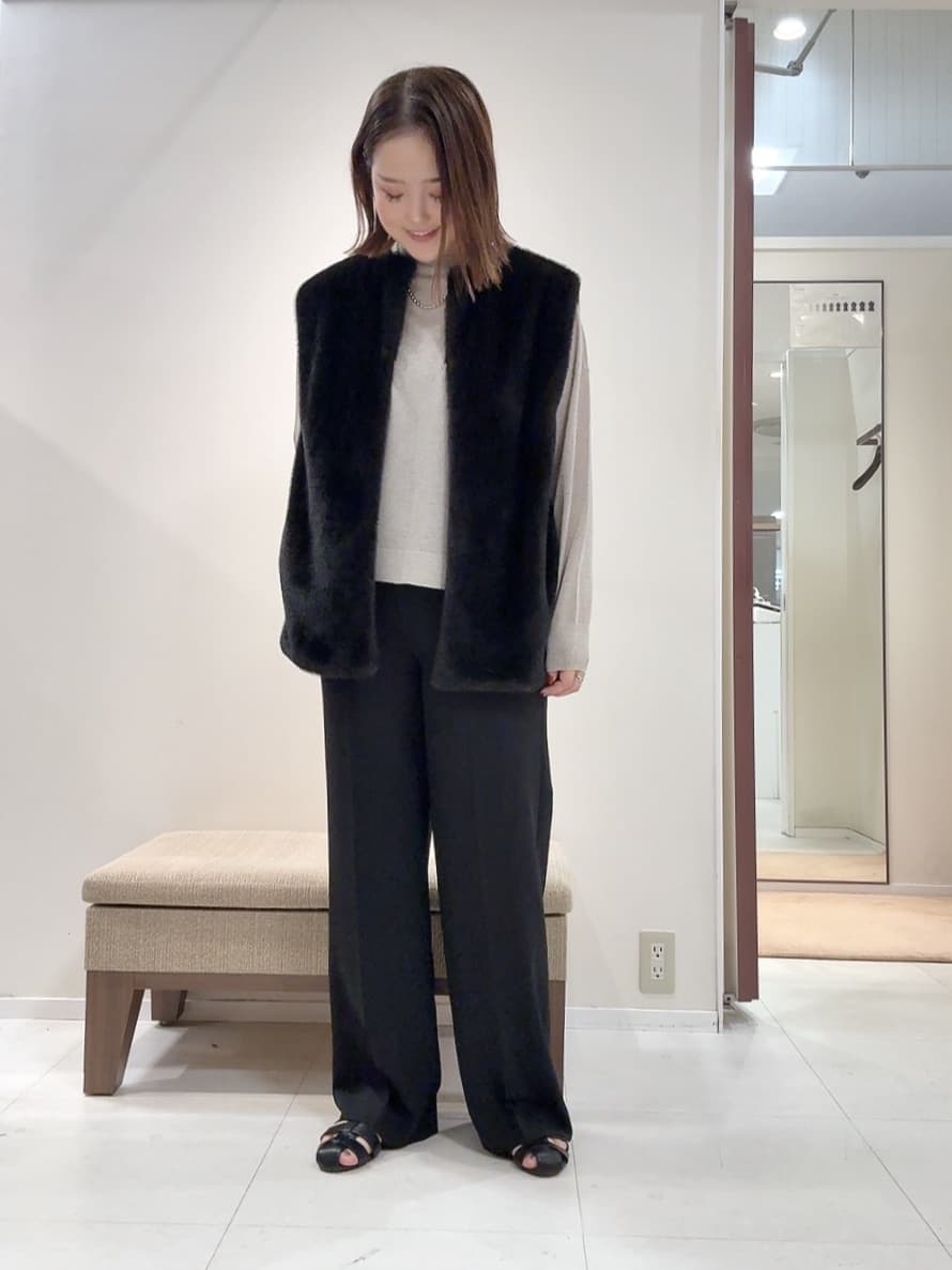 YUIさんの「UNTITLED｜【トレンド/ジレ】フェイクファーベスト」を使ったコーディネート