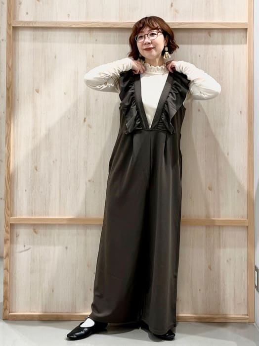 nakoさんの「THE SHOP TK｜【シーズンレス】フリルオールインワン」を使ったコーディネート
