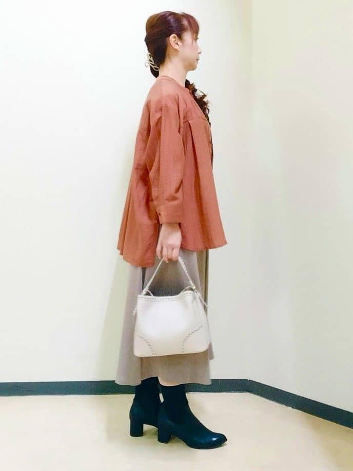 花さんの「Reflect｜【通勤】スエードライクフレアスカート」を使ったコーディネート