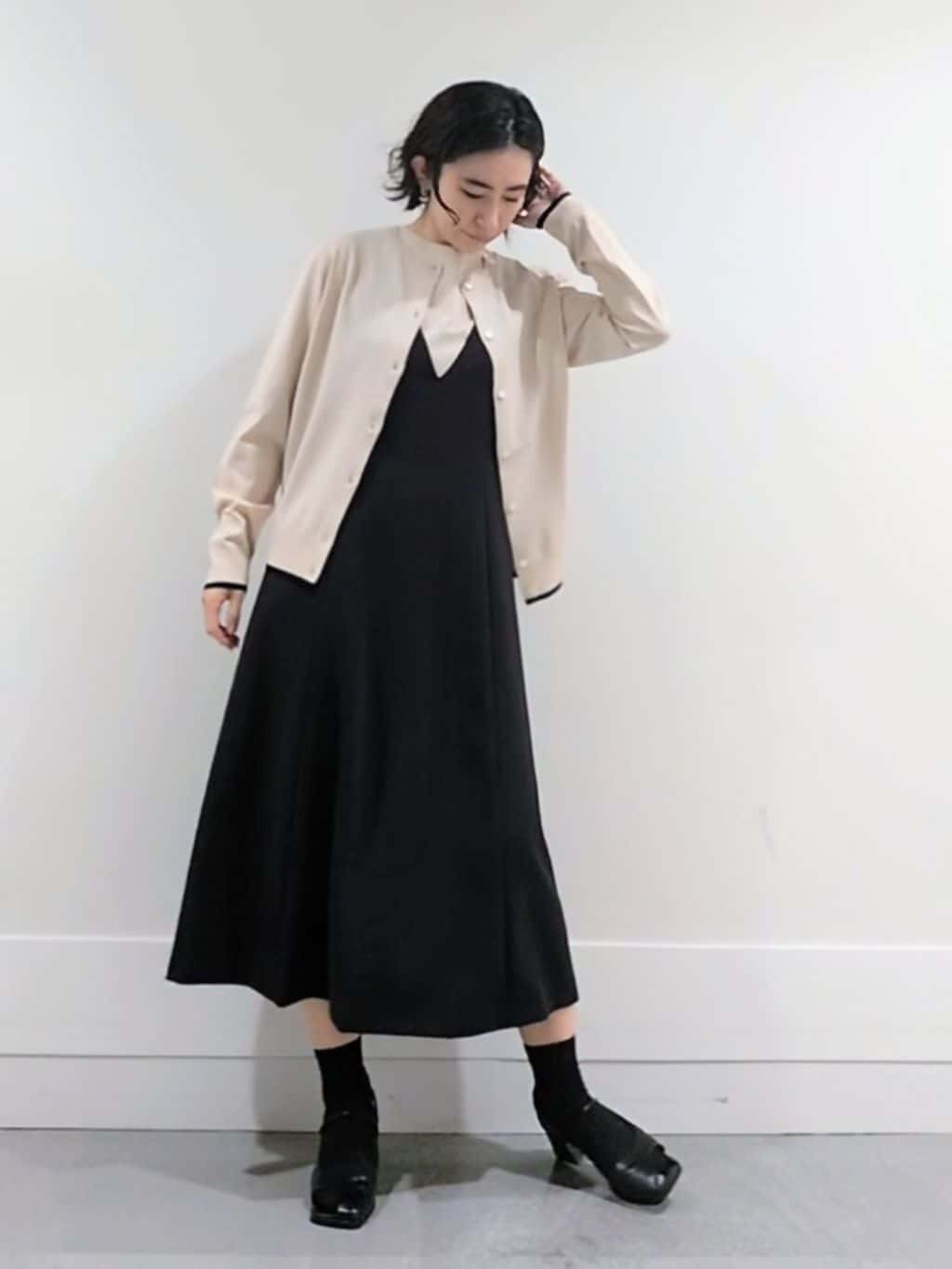 ミズタさんの「UNTITLED｜【アンサンブル可/薄手】ベーシッククルーネックカーディガン」を使ったコーディネート