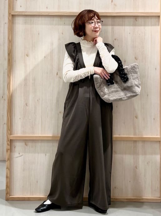 nakoさんの「THE SHOP TK｜【シーズンレス】フリルオールインワン」を使ったコーディネート
