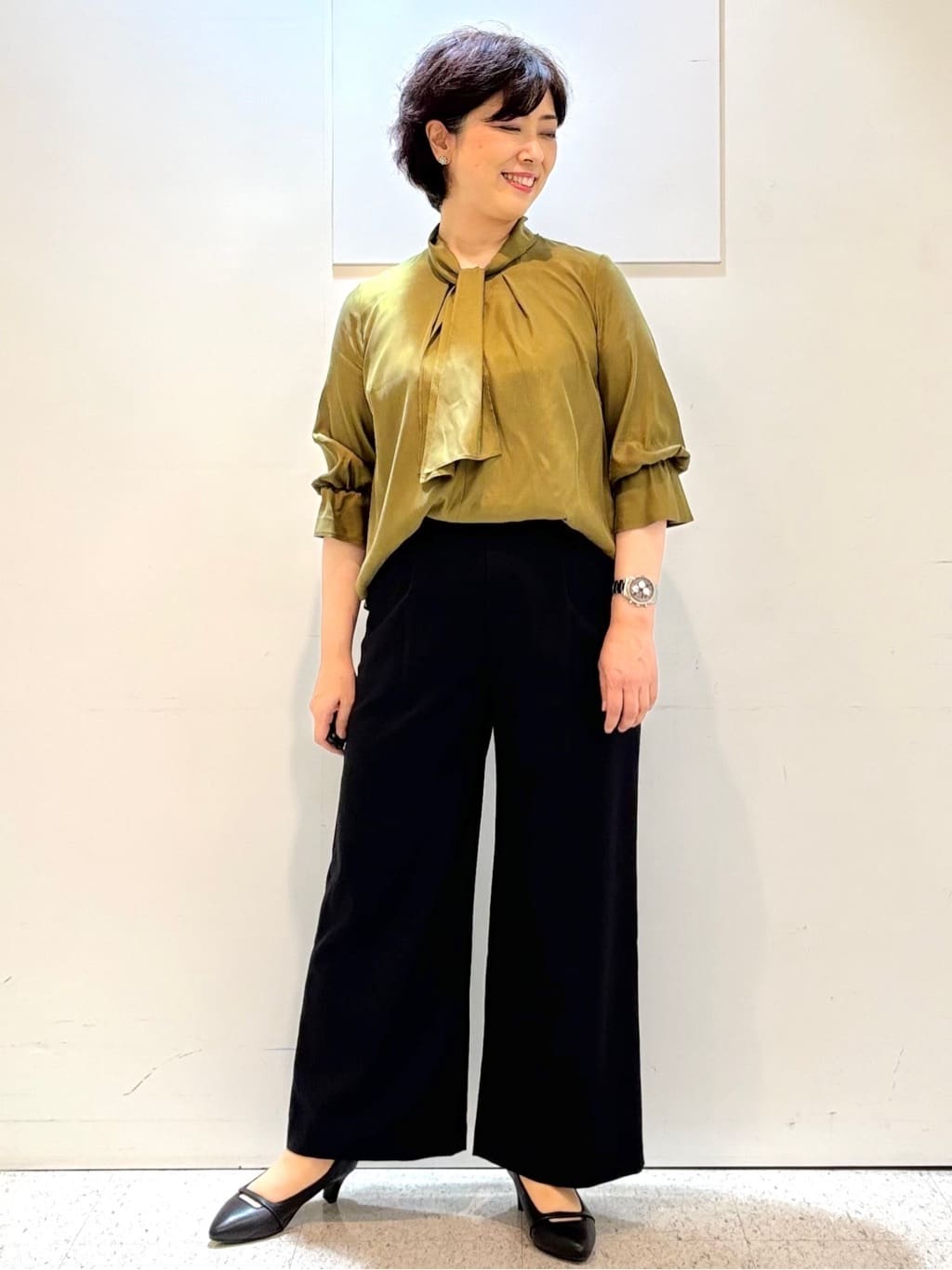 ヤスコさんの「Reflect｜【キレイめスタイル／通勤におすすめ◎】ボウタイシャンブレーカラーブラウス」を使ったコーディネート