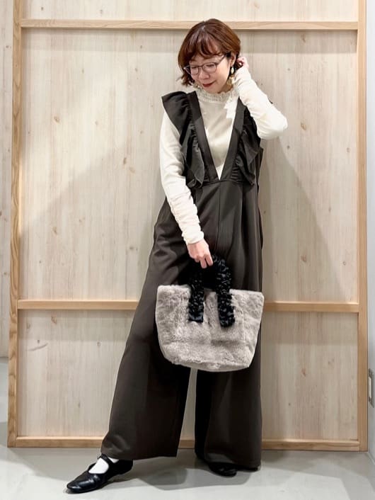 nakoさんの「THE SHOP TK｜【シーズンレス】フリルオールインワン」を使ったコーディネート