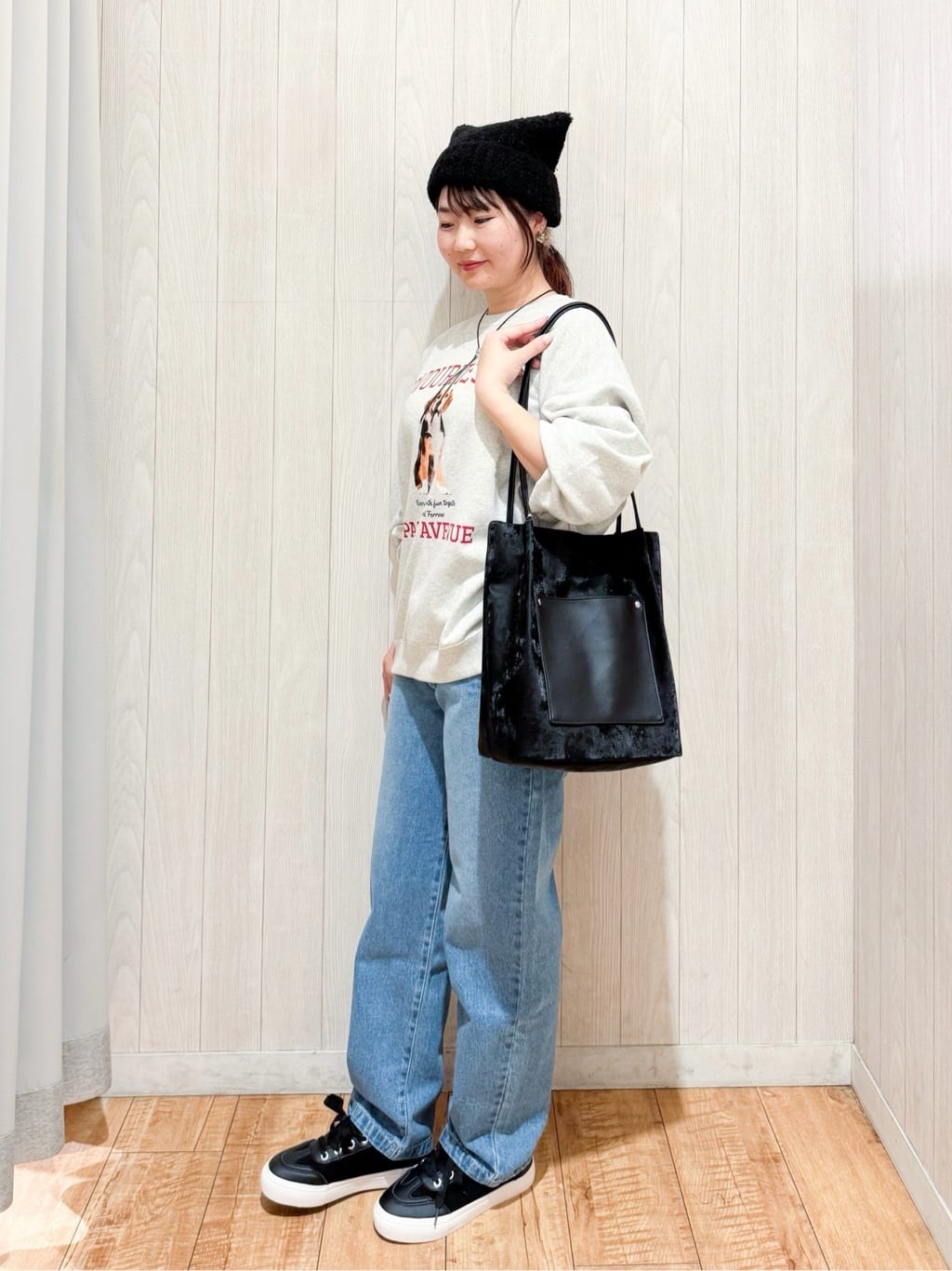 愛さんの「SHOO･LA･RUE｜【S-LL】程よくゆったりな 柔らかデニムテーパードパンツ」を使ったコーディネート