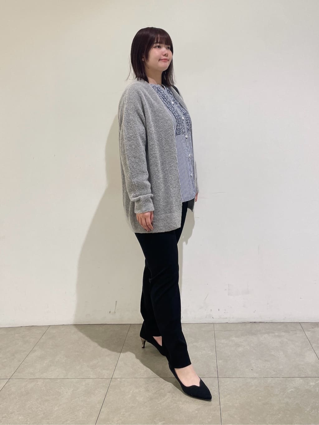 emikaさんの「INDIVI｜【エアリー素材】ブークレ着流しニットカーディガン」を使ったコーディネート