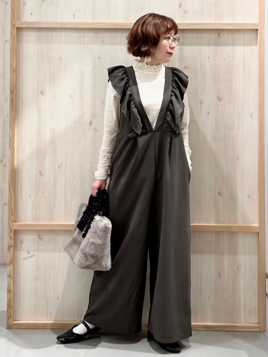 nakoさんの「THE SHOP TK｜【シーズンレス】フリルオールインワン」を使ったコーディネート