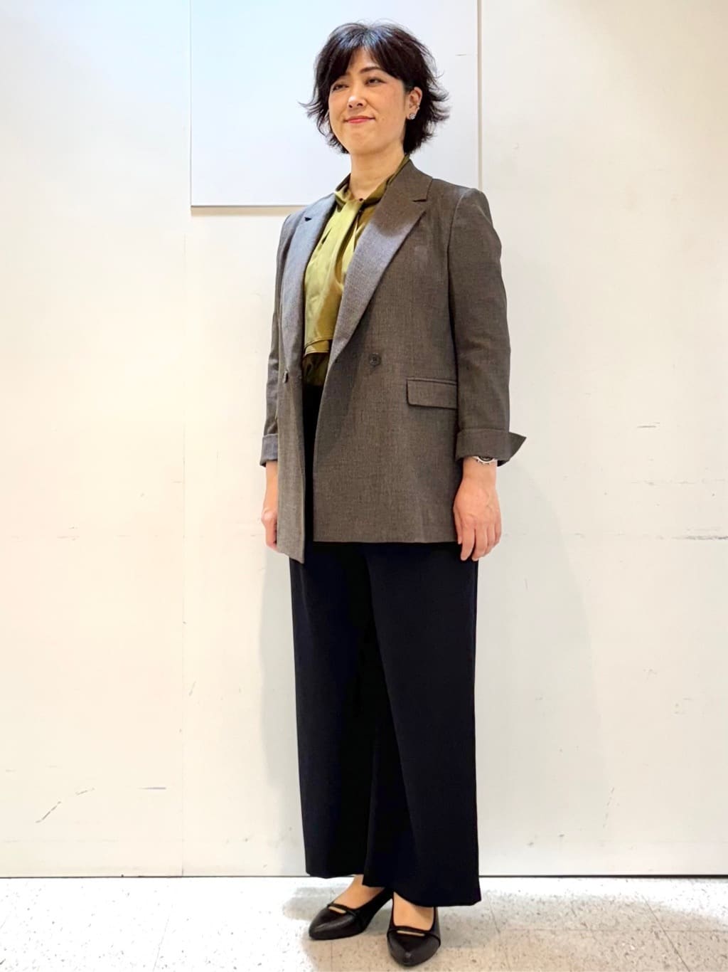 ヤスコさんの「Reflect｜【キレイめスタイル／通勤におすすめ◎】ボウタイシャンブレーカラーブラウス」を使ったコーディネート