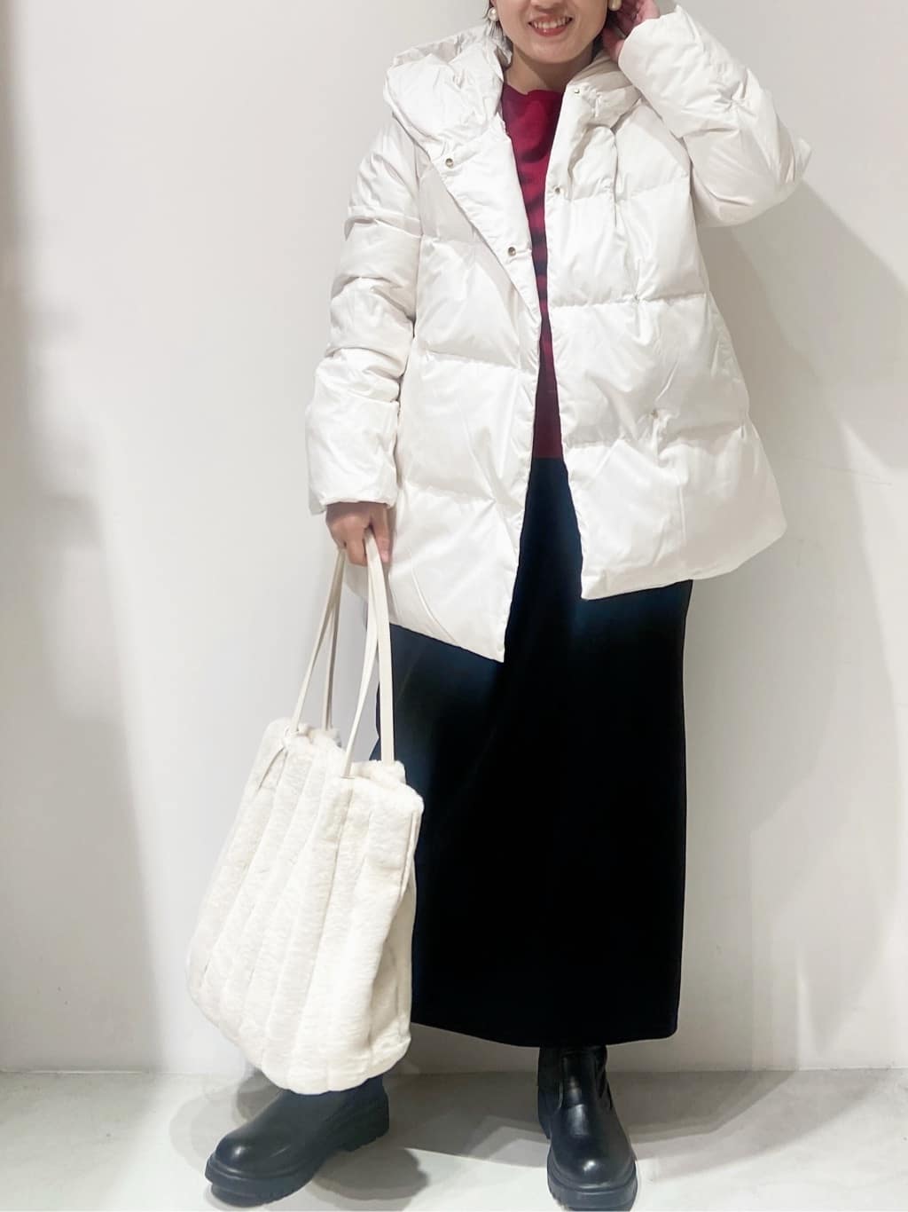 MIHOさんの「OPAQUE.CLIP｜撥水フードミドルダウンコート【防風／抗菌防臭／洗濯機OK】《S～LL》」を使ったコーディネート