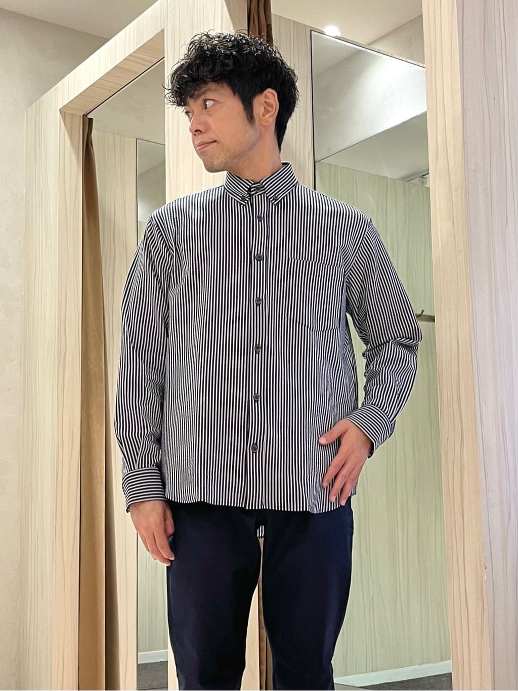 URAさんの「TAKEO KIKUCHI｜【抗菌防臭/シーズンレス】シアサッカーギンガムチェック ストレッチシャツ」を使ったコーディネート