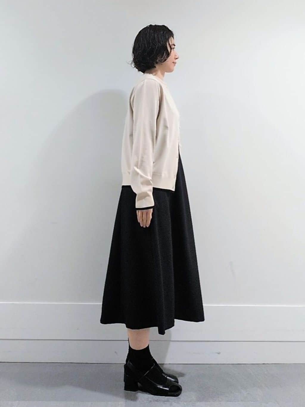 ミズタさんの「UNTITLED｜【アンサンブル可/薄手】ベーシッククルーネックカーディガン」を使ったコーディネート