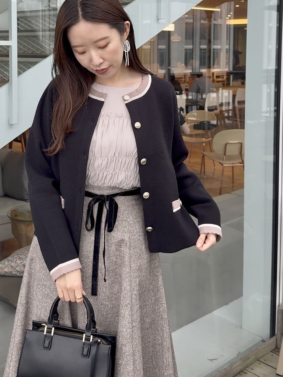teiさんの「Couture brooch｜【マシンウォッシャブル・きれいめ・通勤】シャーリングチュニックブラウス」を使ったコーディネート