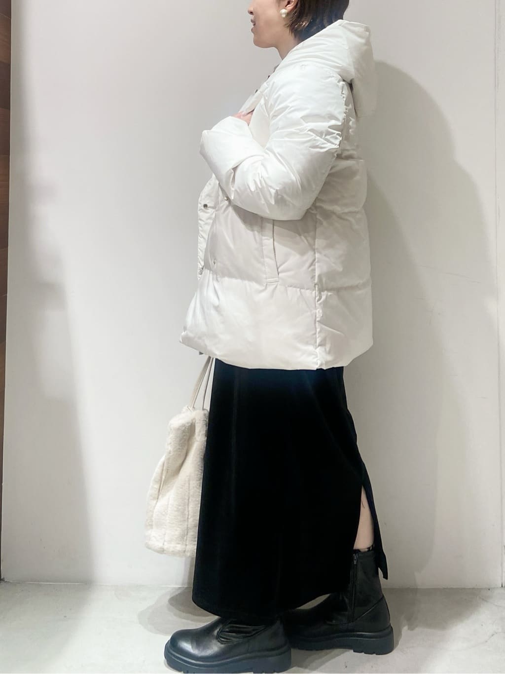 MIHOさんの「OPAQUE.CLIP｜撥水フードミドルダウンコート【防風／抗菌防臭／洗濯機OK】《S～LL》」を使ったコーディネート