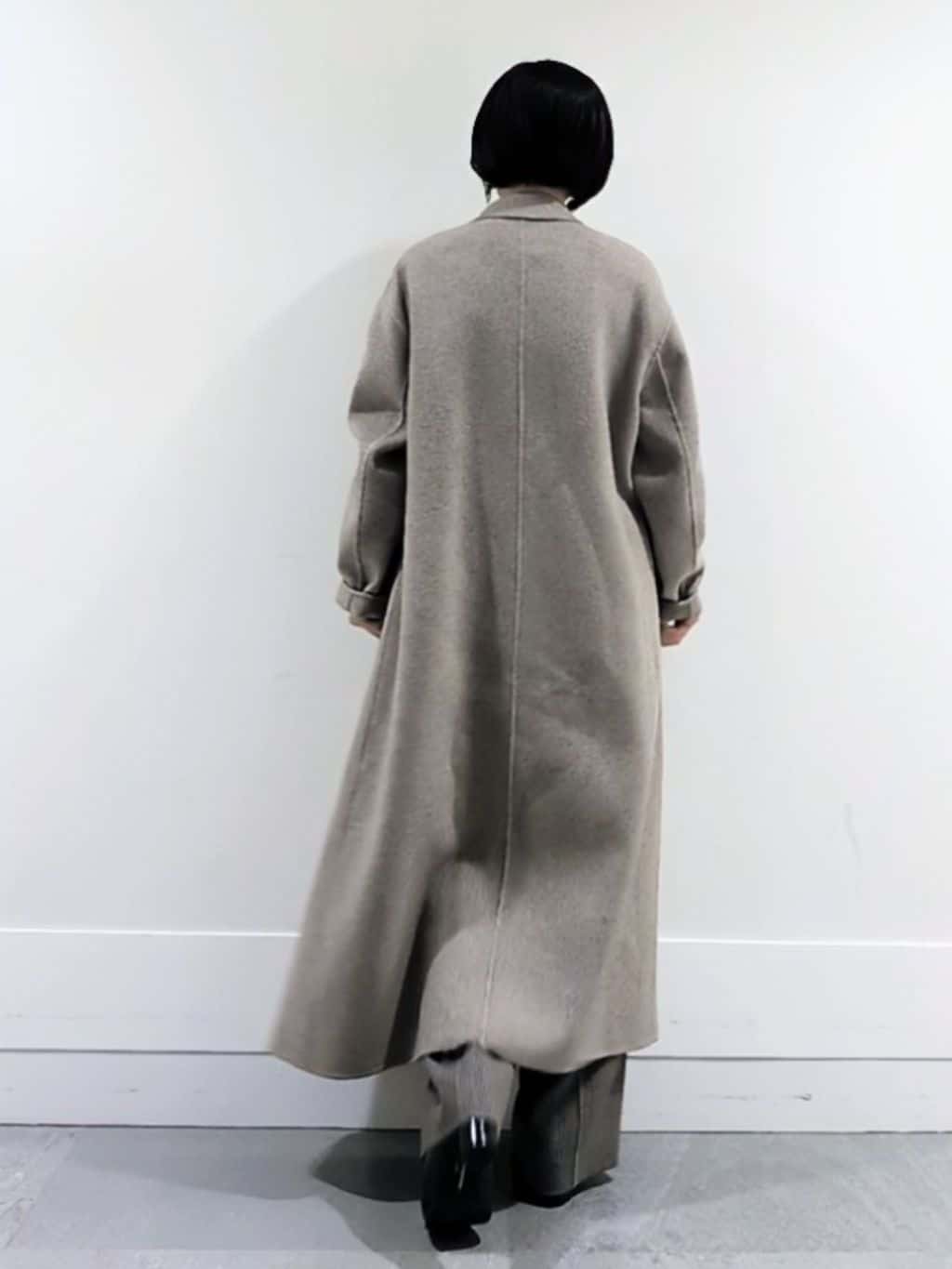 ミズタさんの「UNTITLED｜【ロング丈/軽やか】テーラード　リバーコート」を使ったコーディネート