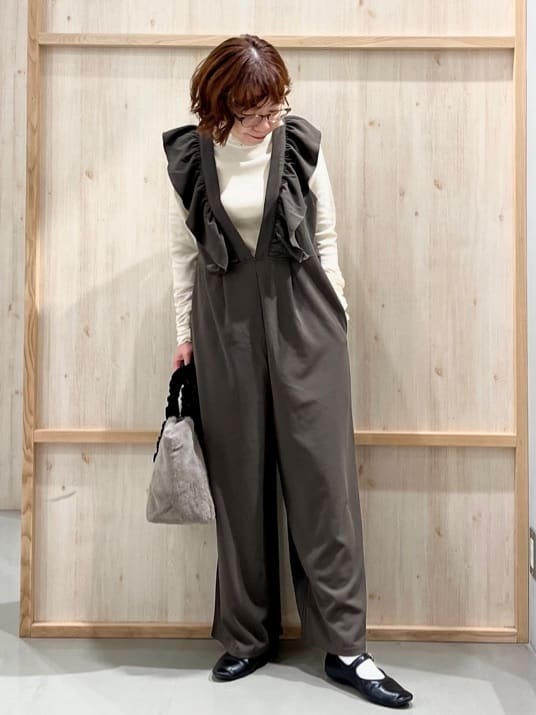 nakoさんの「THE SHOP TK｜【シーズンレス】フリルオールインワン」を使ったコーディネート