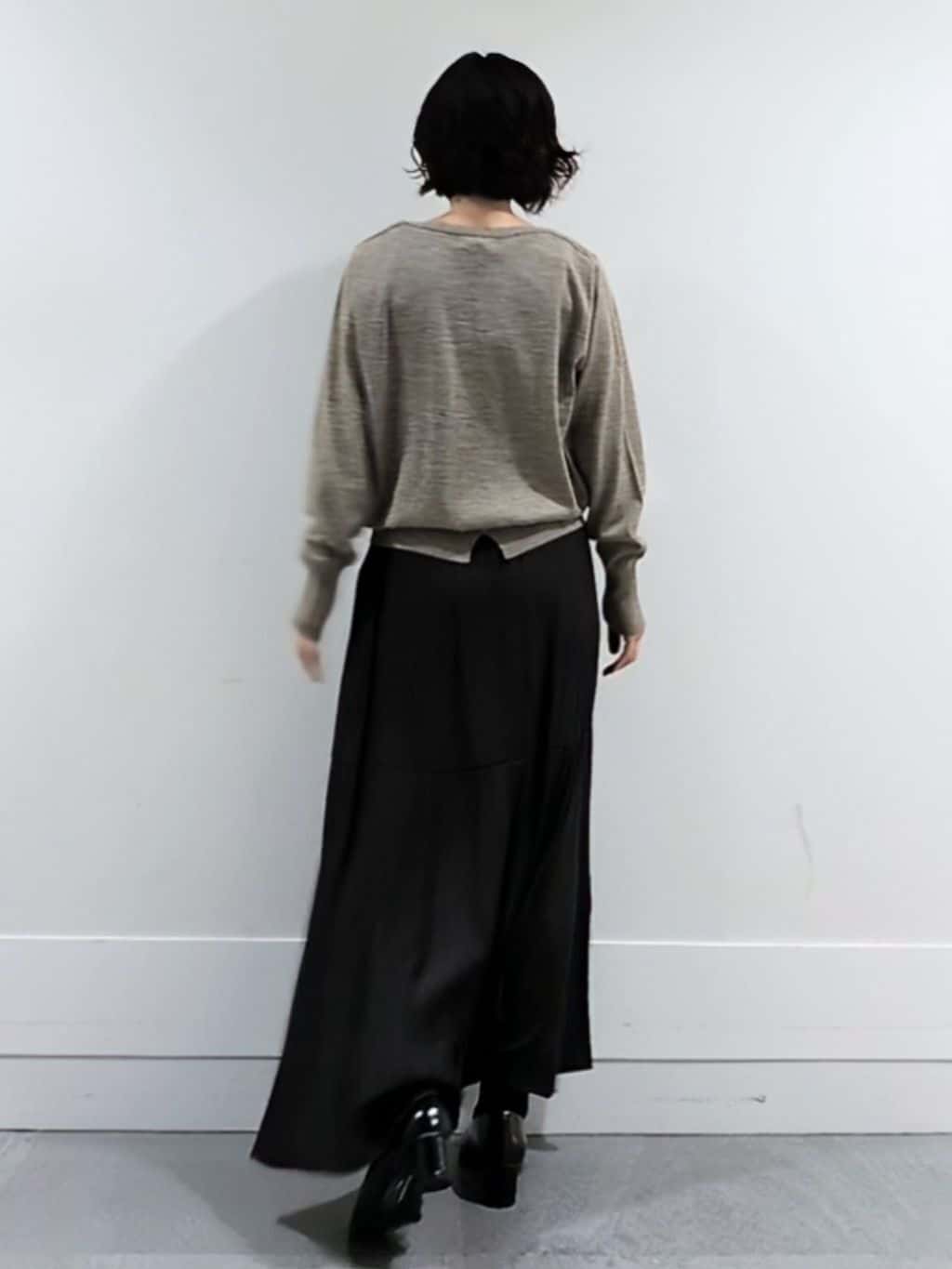 ミズタさんの「UNTITLED｜【アンサンブル可/洗える】シルクウールカシミヤ ドルマンスリーブニット」を使ったコーディネート