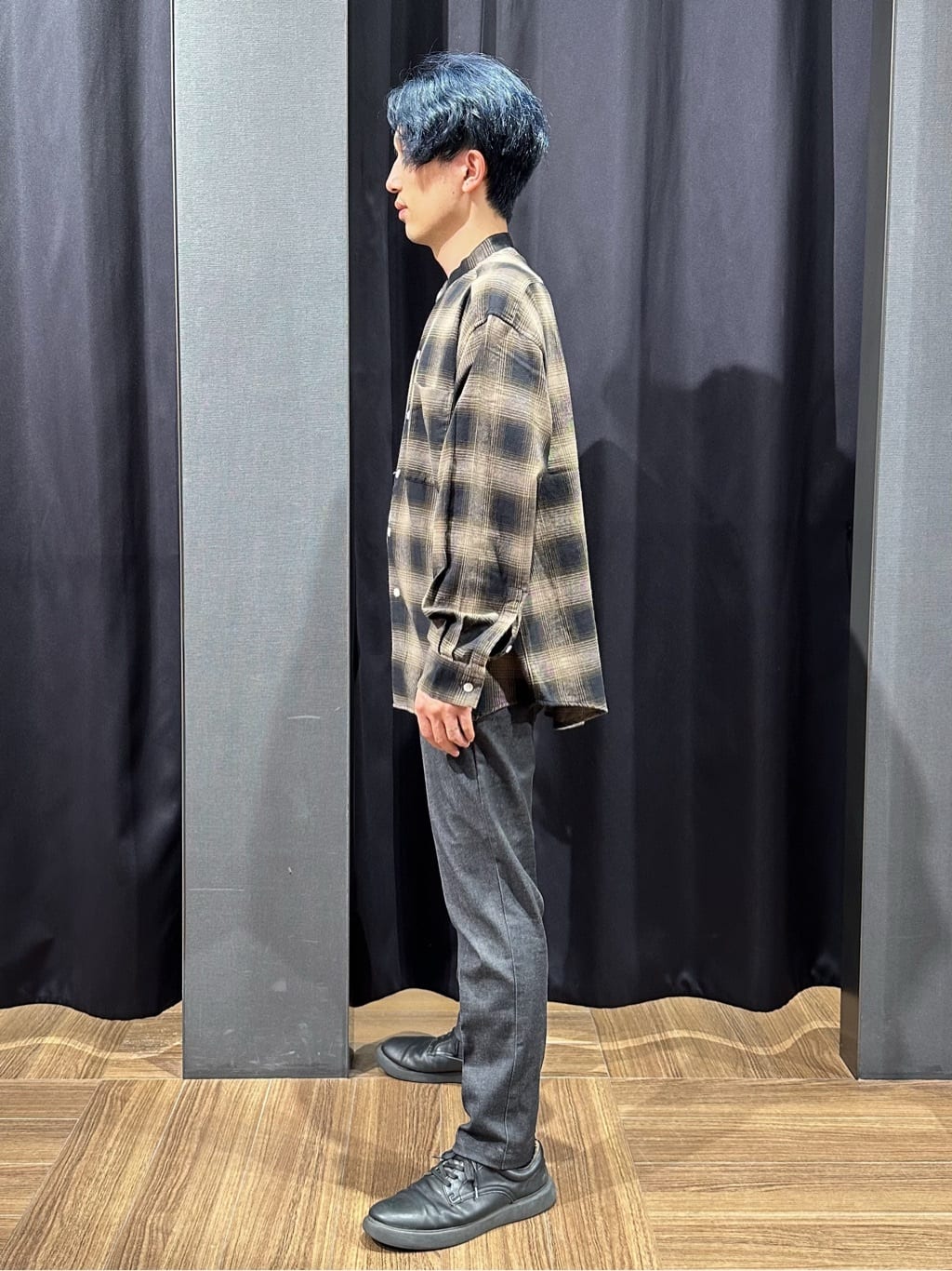 tomoyaさんの「THE SHOP TK｜オンブレーチェックバンドカラーシャツ 【洗濯機OK】」を使ったコーディネート