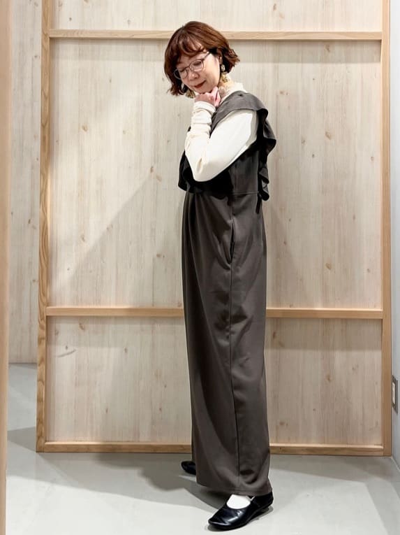 nakoさんの「THE SHOP TK｜【シーズンレス】フリルオールインワン」を使ったコーディネート