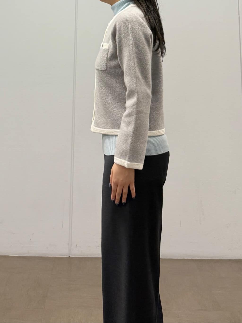 mizukiさんの「INDIVI｜【ミニブークレ素材】ジャケットライクカーディガン」を使ったコーディネート