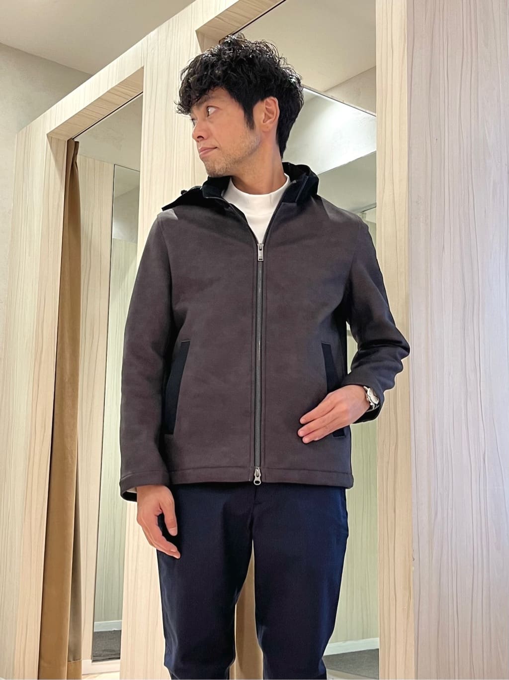 URAさんの「TAKEO KIKUCHI｜【JUST ONE LAYER】ダウンファブリック ジップアップ フード ブルゾン」を使ったコーディネート