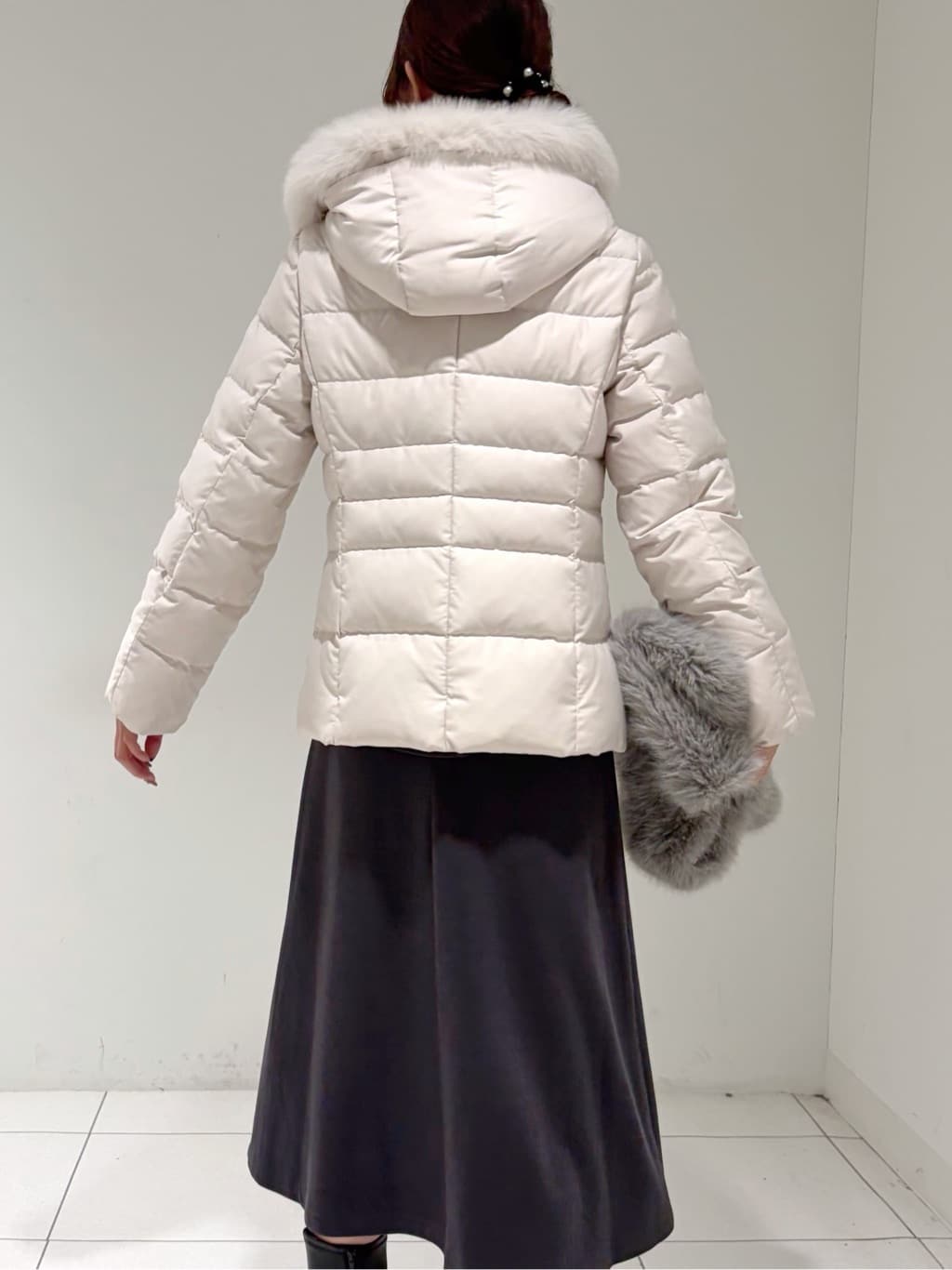 shioriさんの「INDIVI｜【名品／撥水／抗菌防臭】ショート丈リサイクルダウンコート」を使ったコーディネート