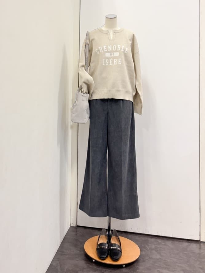 yukariさんの「grove｜カジュアルに羽織れる、大人のツイードトラックジャケット」を使ったコーディネート