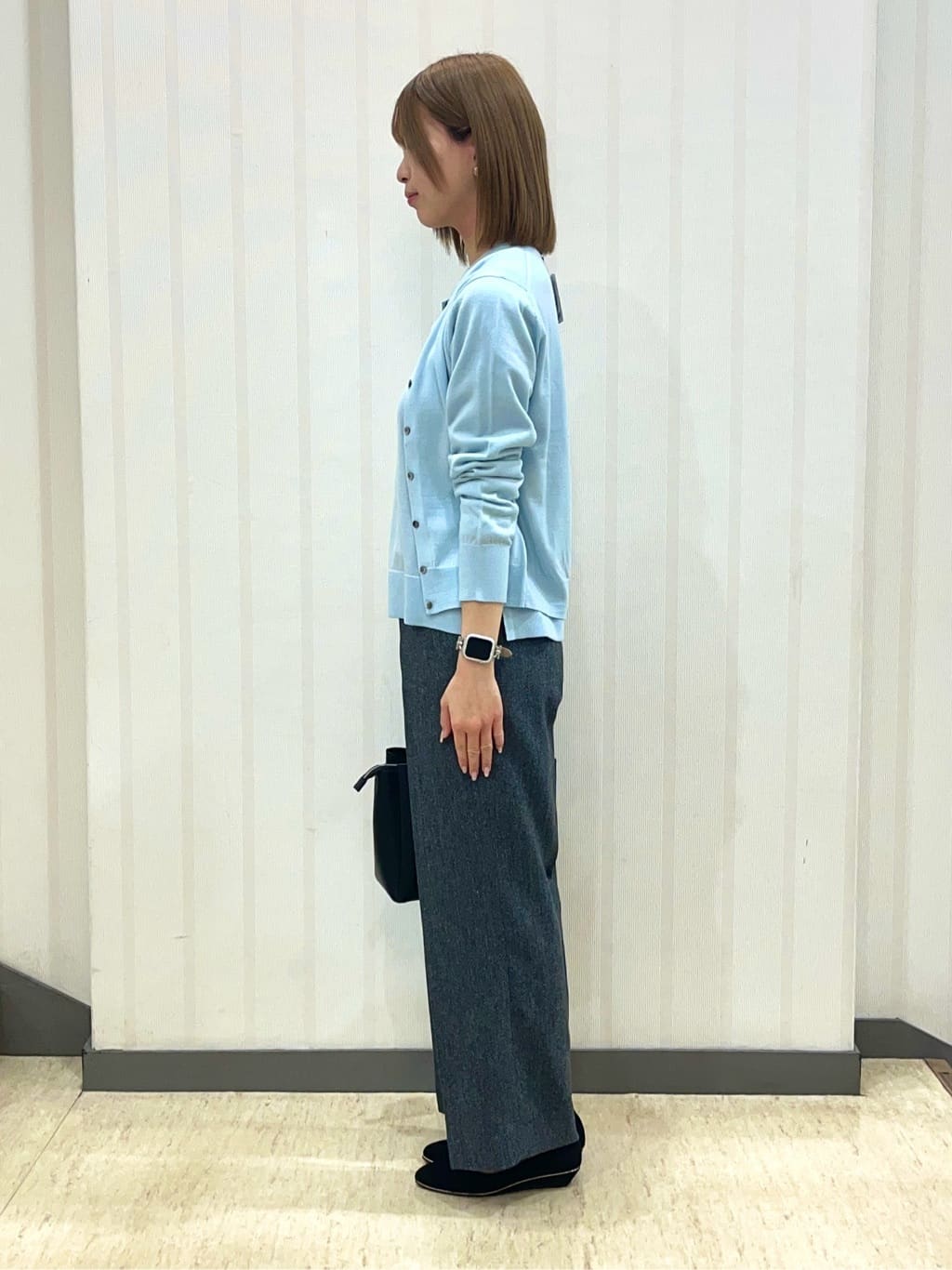 kumiさんの「INDIVI｜【洗える】ハイゲージニットカーディガン」を使ったコーディネート