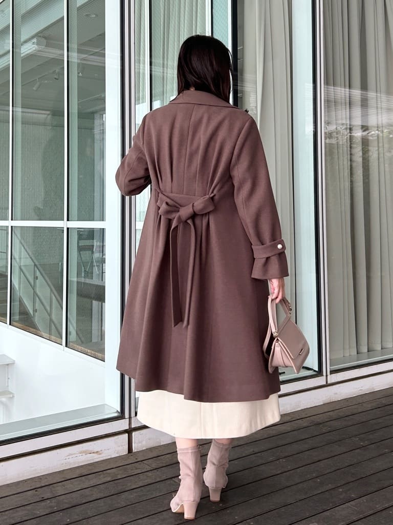 shinoさんの「Couture brooch｜【大人上品・ベルト付き】パール調釦チェスターコート」を使ったコーディネート