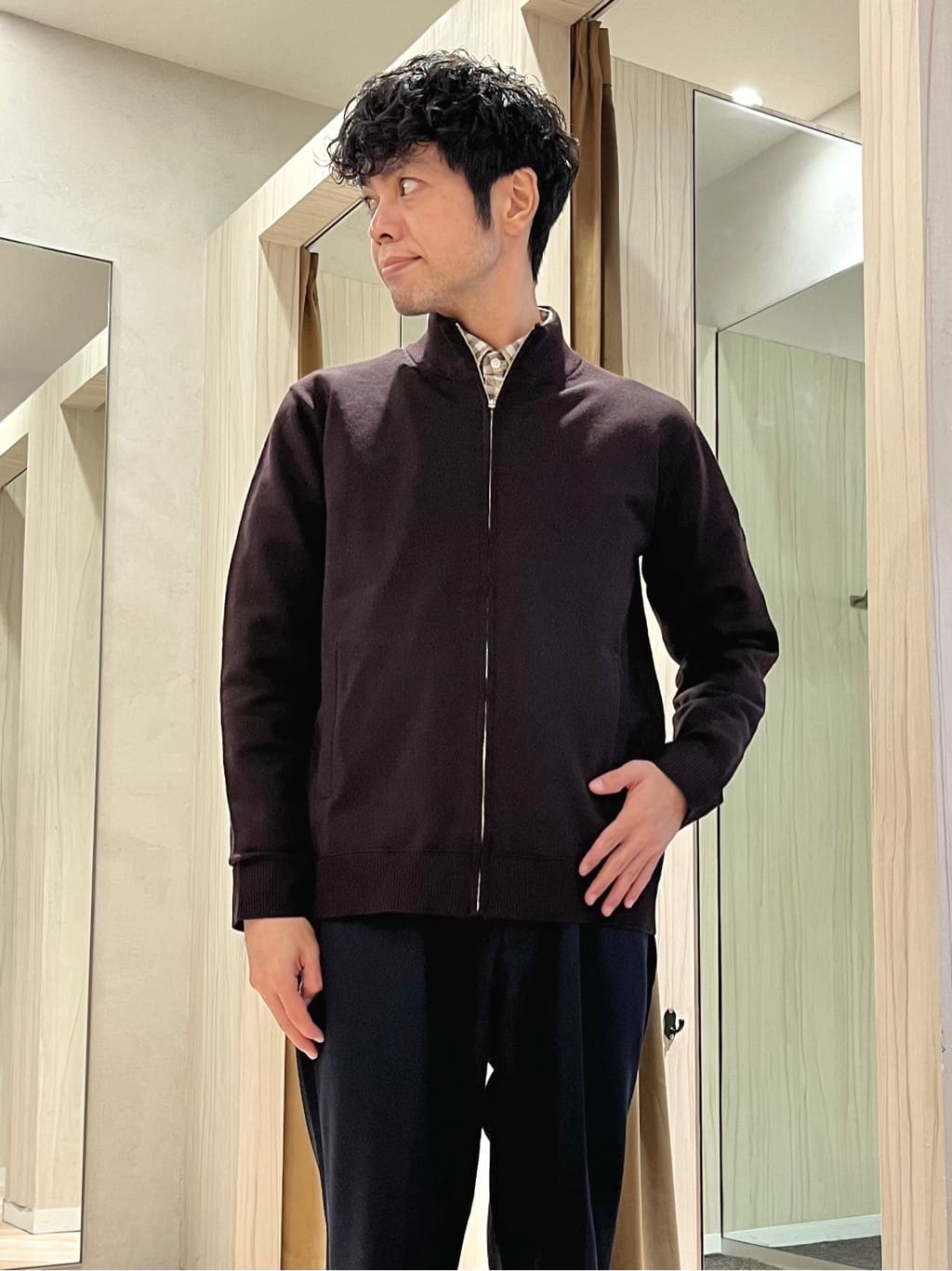 URAさんの「TAKEO KIKUCHI｜アンチピリング ジップアップ ニット」を使ったコーディネート