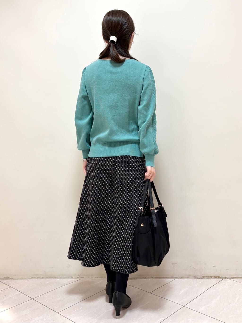mikiさんの「Reflect｜【選べる8色／スカートにもパンツにも◎】ウール混ボートネックニット」を使ったコーディネート