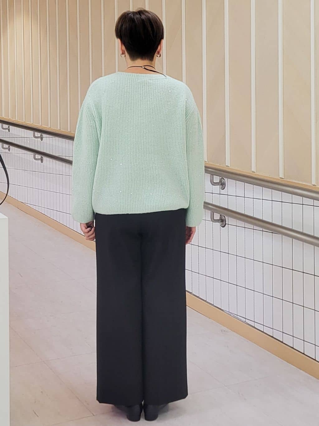 tomoさんの「COUP DE CHANCE｜【手洗い可】スパンコール付ニットトップス」を使ったコーディネート