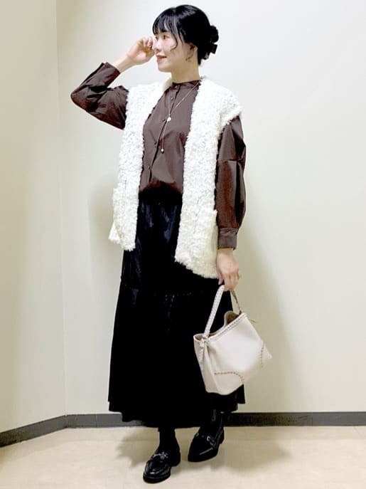  beni_gingerさんの「Reflect｜【さらっと一枚で決まる／重ね着にもおすすめ◎】タックスリーブシャツブラウス」を使ったコーディネート