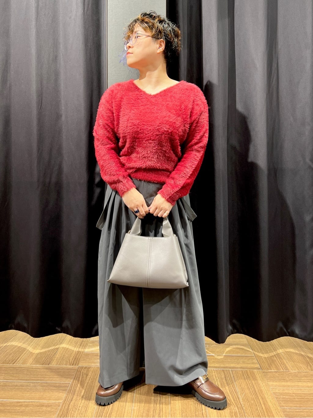 OKMKさんの「THE SHOP TK｜【華やかで柔らか】ふわふわフェザーニット/洗える・前後2WAY」を使ったコーディネート