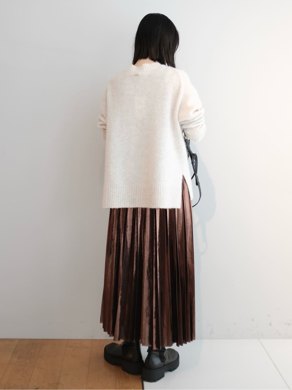 Kishimotoさんの「DRESSTERIOR｜◆【洗える/ストレッチ性/オンオフ】箔プリントプリーツスカート」を使ったコーディネート