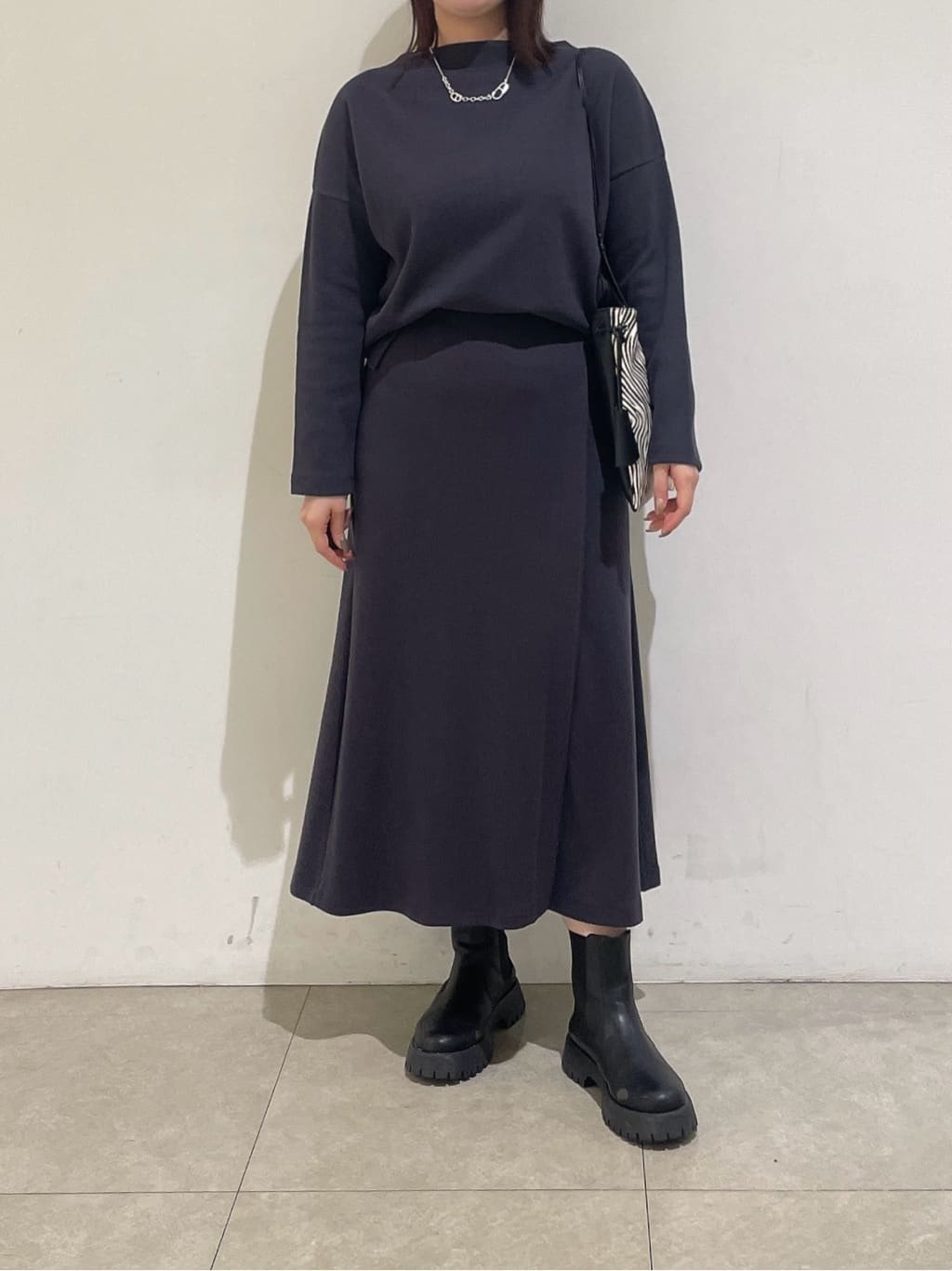 emikaさんの「INDIVI｜【SETUP可能／洗える／UVケア】ライトジャージ ボトルネックトップス」を使ったコーディネート