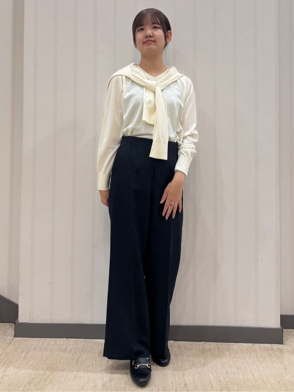 ちひさんの「INDIVI｜【褒められパンツ/ウール調素材】ラメ混ワイドパンツ」を使ったコーディネート