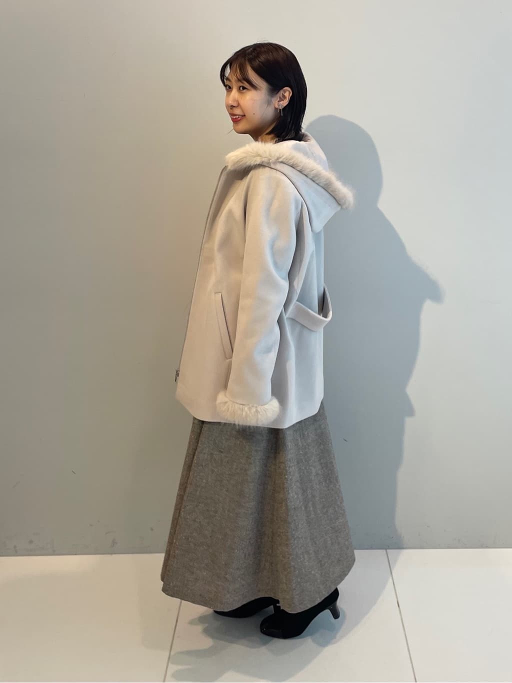 abeさんの「Couture brooch｜【大人可愛い・フード取り外し可能】フードフェイクファー ハーフ丈コート」を使ったコーディネート
