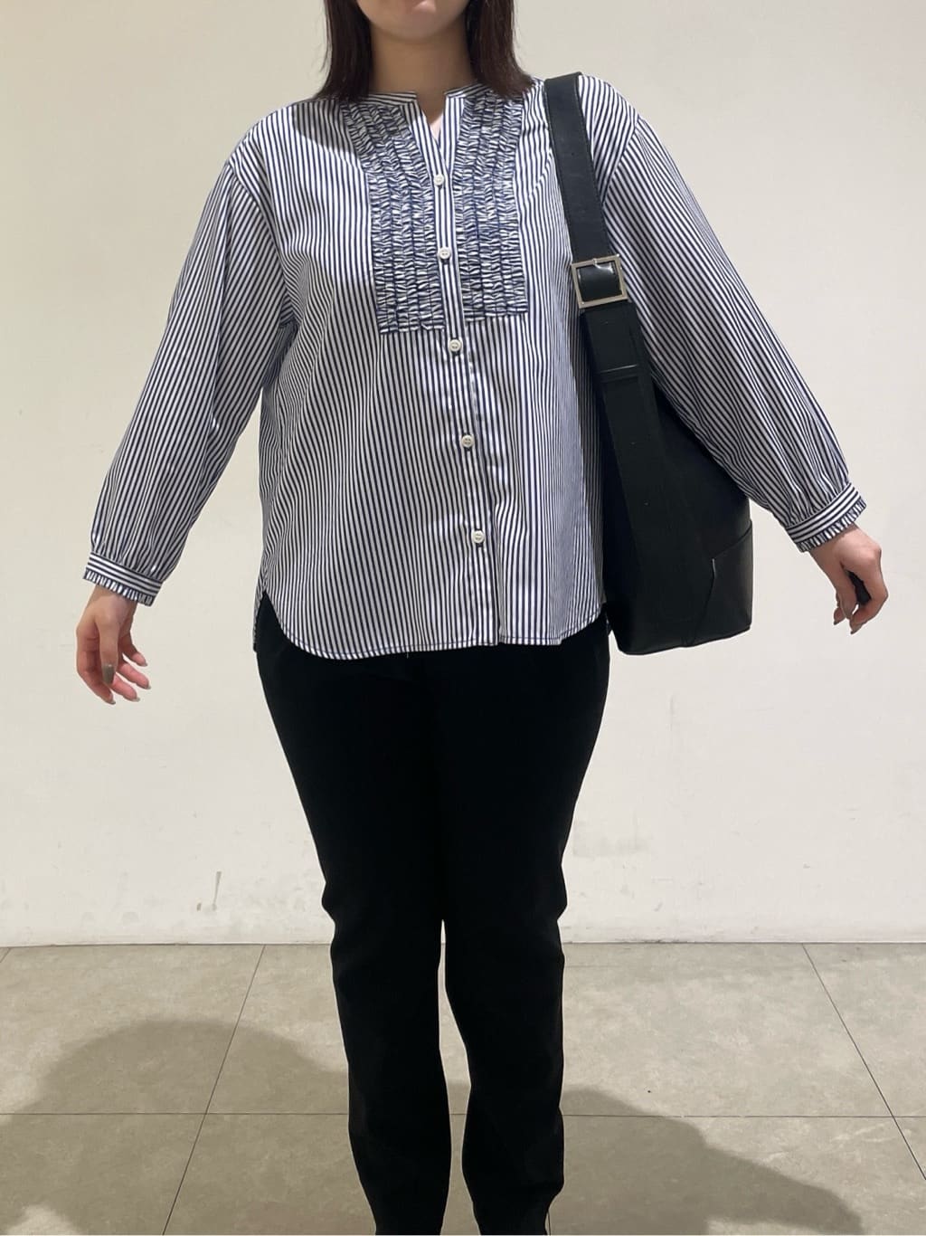 emikaさんの「INDIVI｜人気NO.1【褒められパンツ／高ストレッチ／ウエストゴム】タックテーパードパンツ」を使ったコーディネート