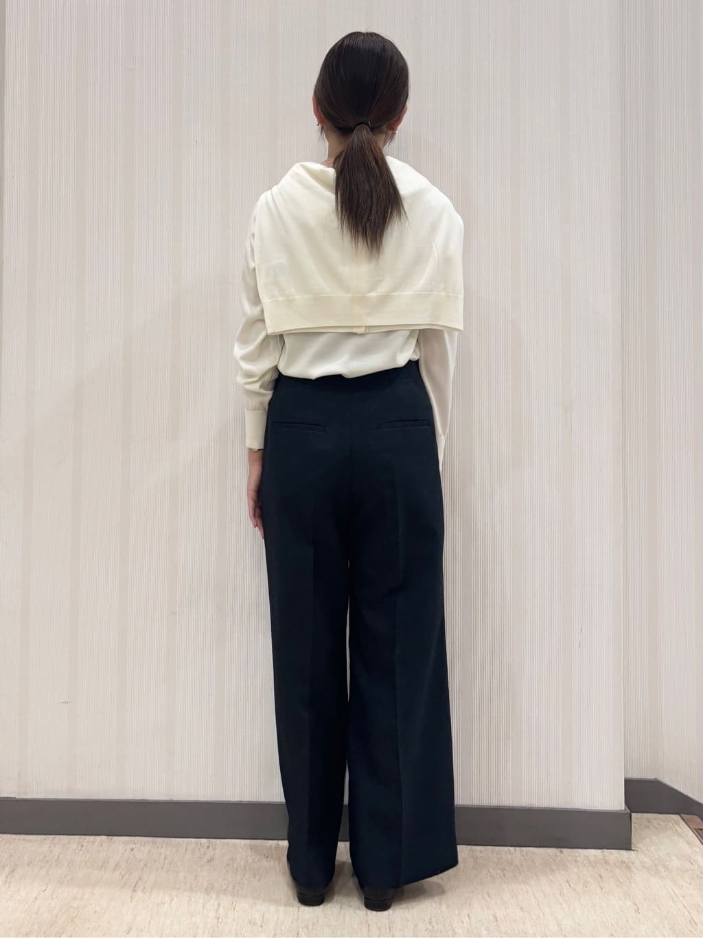 ちひさんの「INDIVI｜【褒められパンツ/ウール調素材】ラメ混ワイドパンツ」を使ったコーディネート