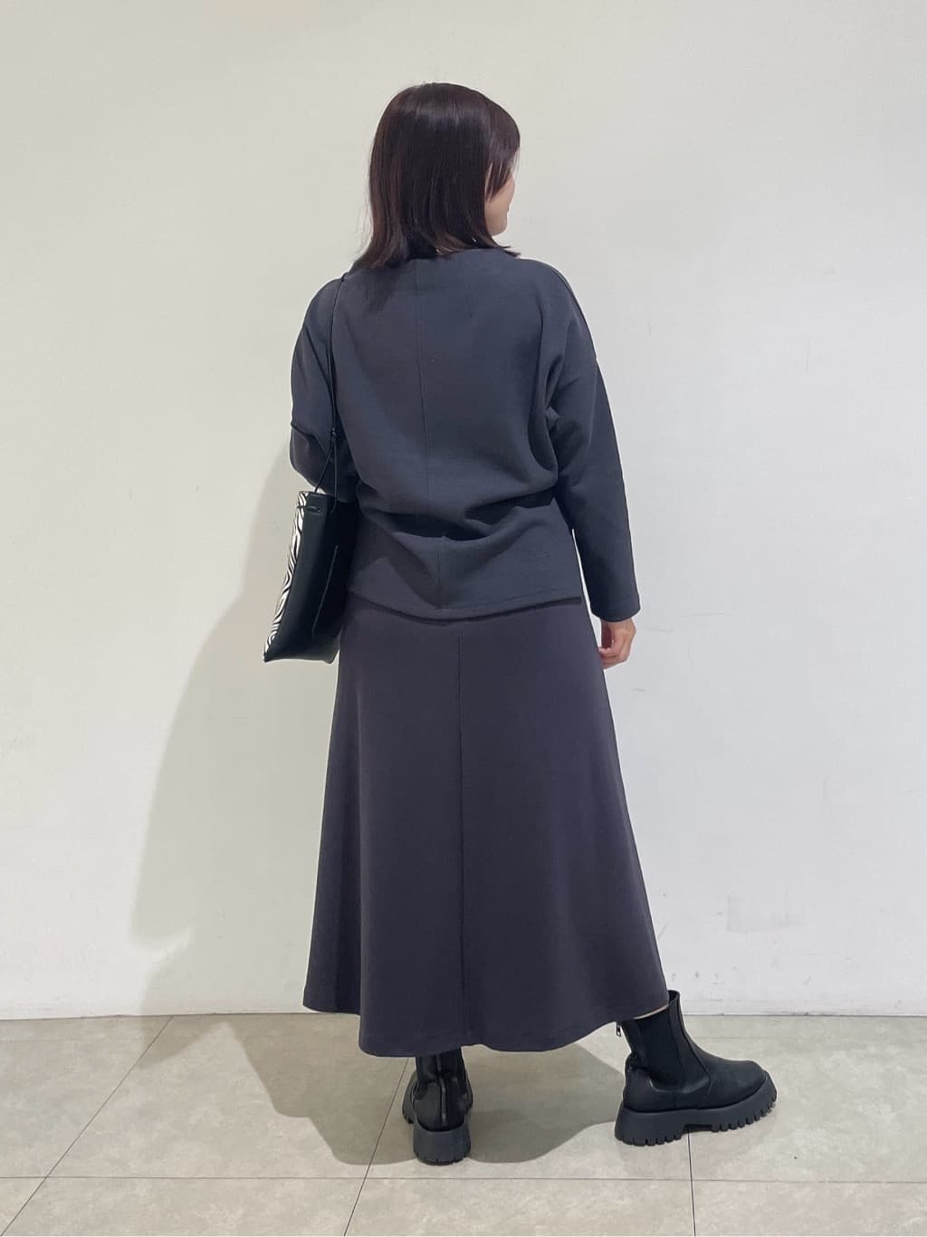 emikaさんの「INDIVI｜【SETUP可能／洗える／UVケア】ライトジャージ ボトルネックトップス」を使ったコーディネート