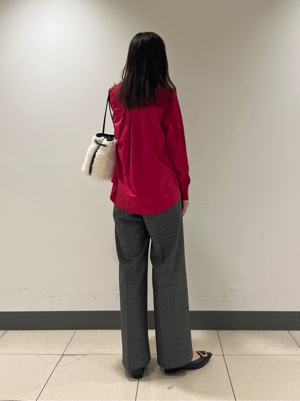 shokoさんの「INDIVI｜【洗える／選べる8色】トーンアップニット」を使ったコーディネート